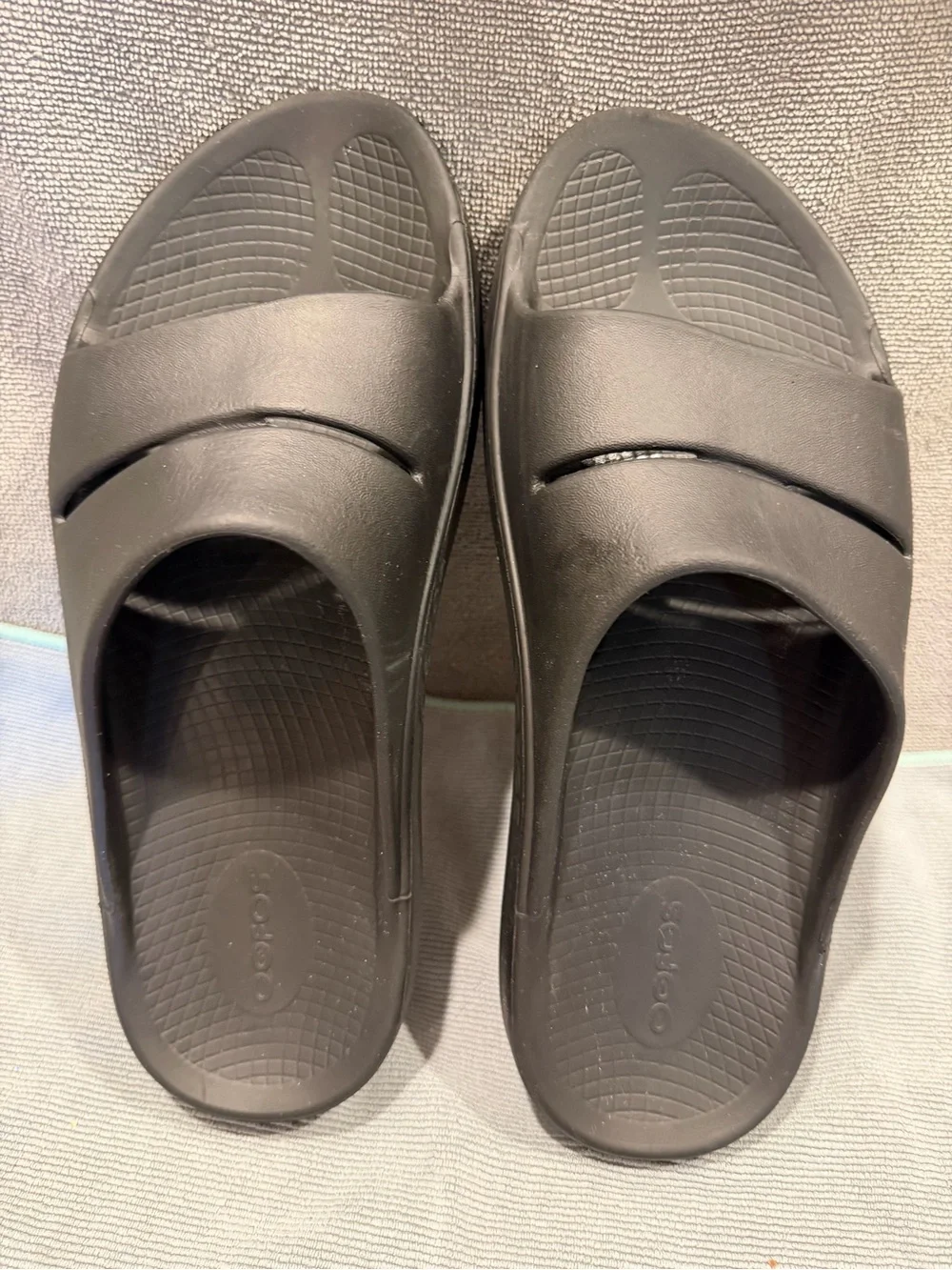 OOFOS Black Men's Recovery Slide Sandals